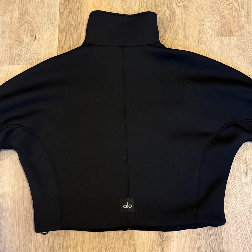 ALO Yoga Black Zip-Front Cropped Jacket - Picture 3 of 3